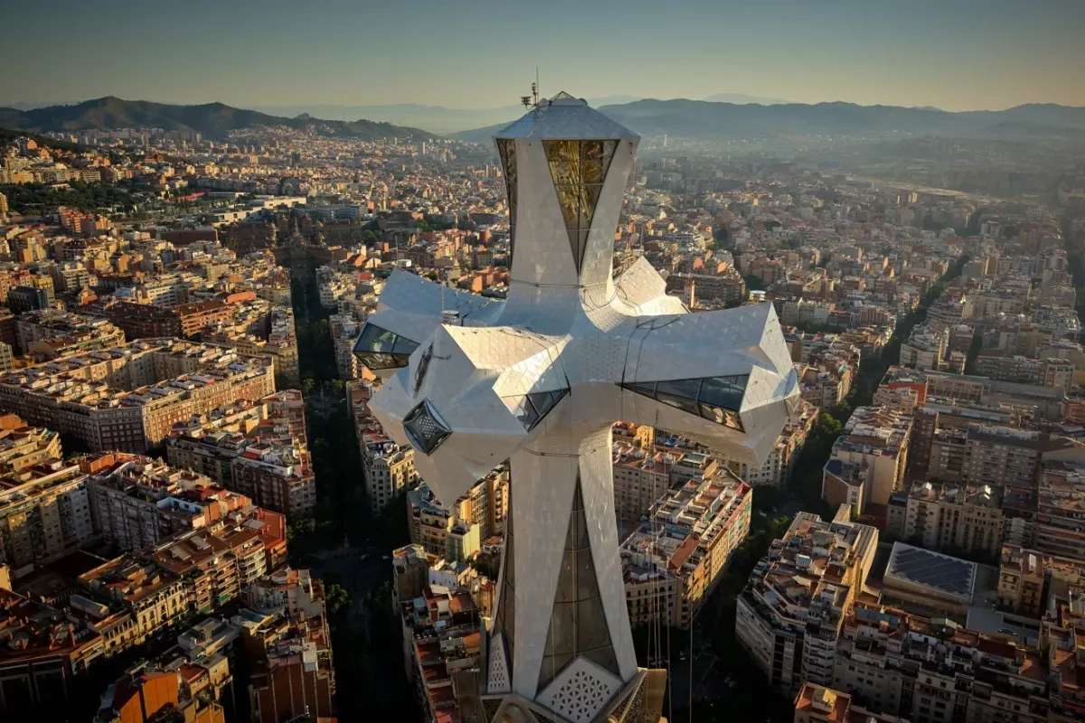Sagrada Família reaches final height with Tower of Jesus Christ PHOTO
