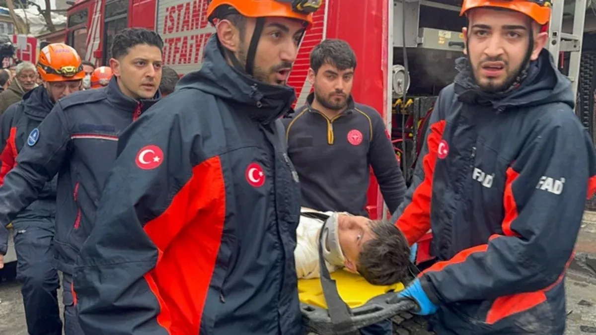 Two buildings collapse in Istanbul’s Fatih, people trapped under rubble PHOTO / UPDATED