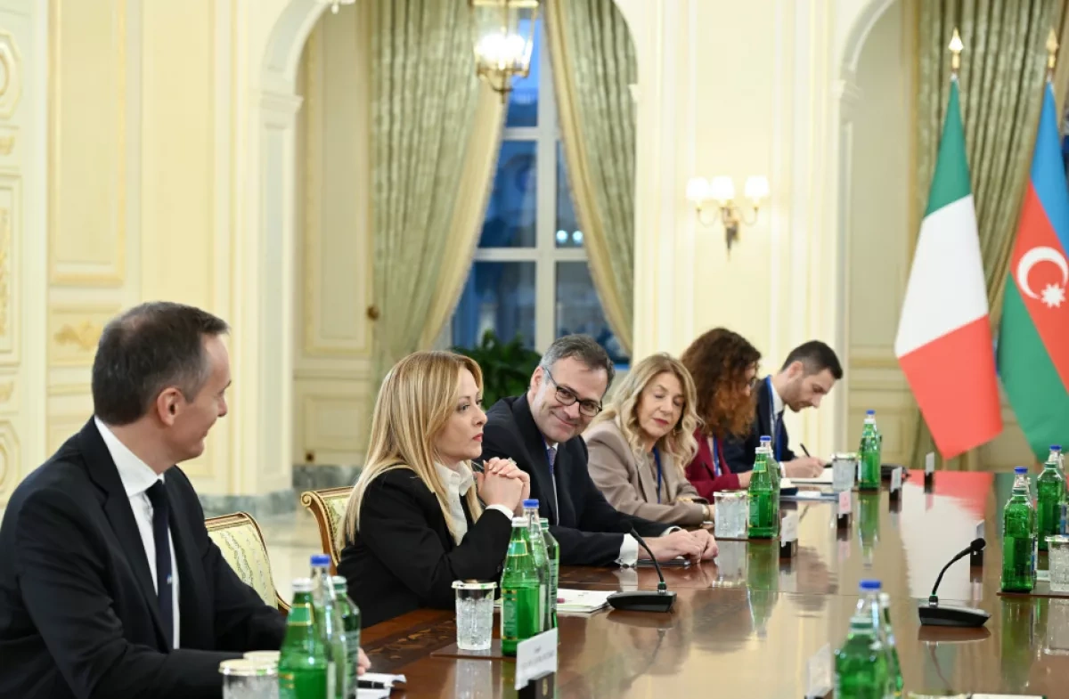 President Aliyev holds expanded meeting with Italian PM in Baku PHOTO