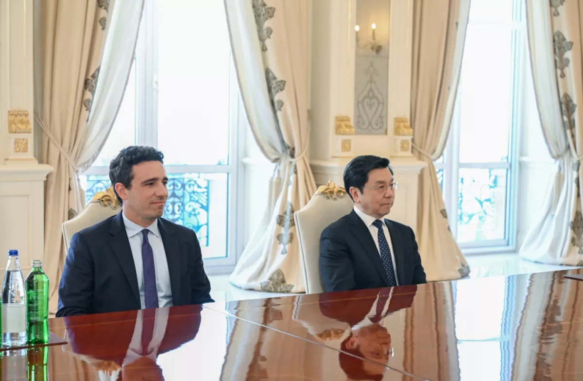 Azerbaijani president receives executives from Chinese, Italian companies PHOTO