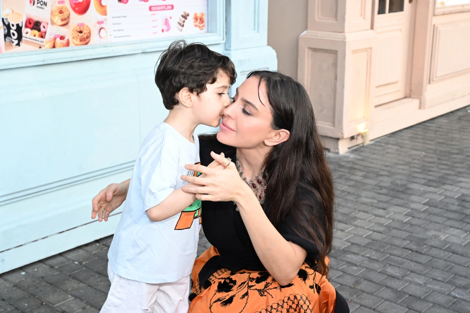 Leyla Aliyeva and Arzu Aliyeva visit "CandyFest" summer festival and watch "Magic Pearl" water circus show (PHOTO)
