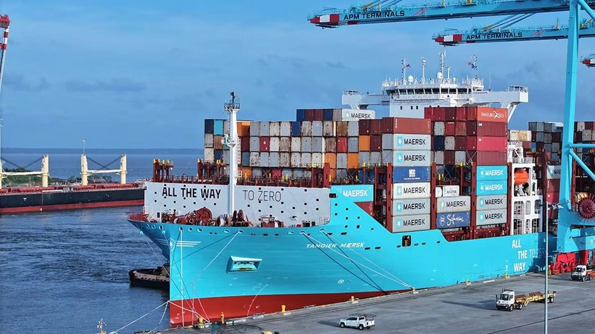 Maersk completes first US ship-to-ship ethanol bunkering