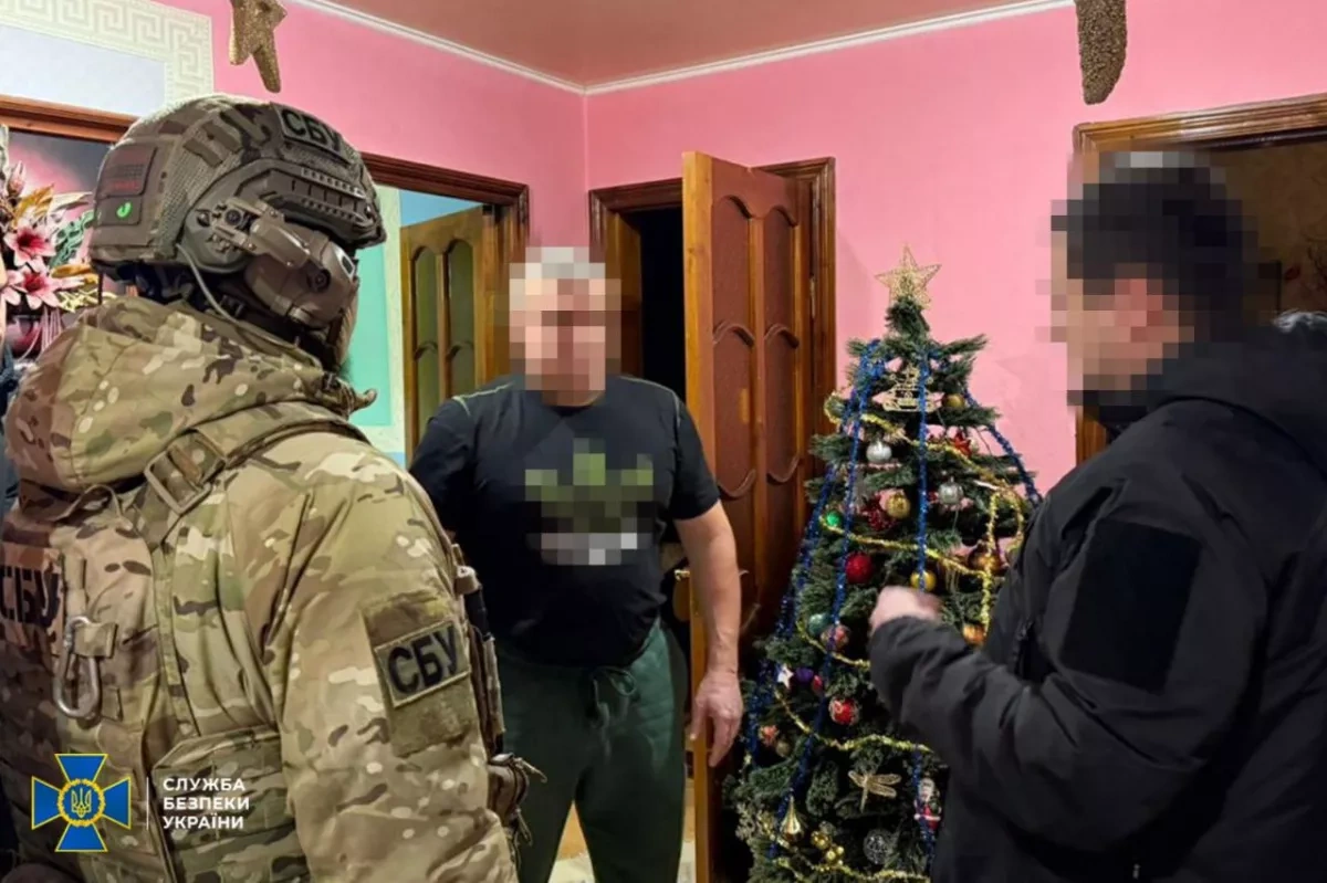 Ukraine’s SBU dismantles draft evasion plan, seizes $300,000 from medical chief PHOTO