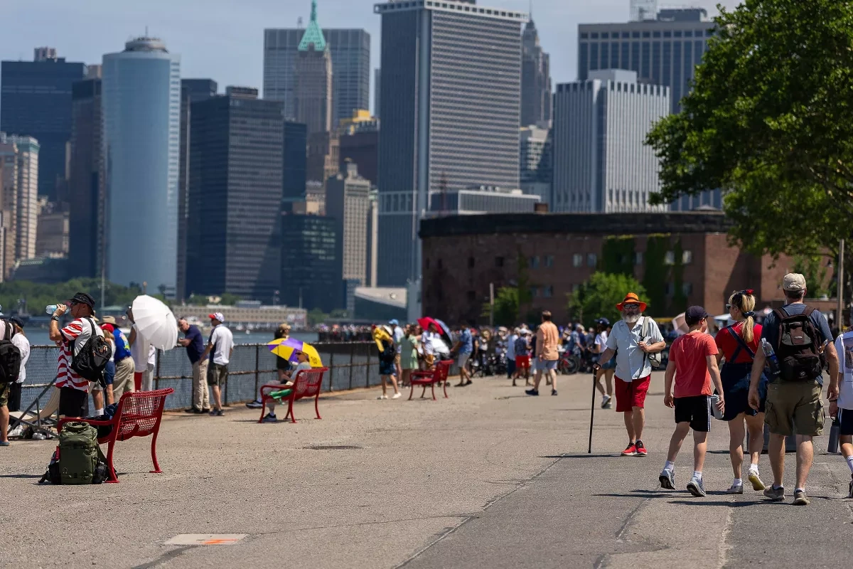Life-threatening heatwave spreads across US, causing 25 fatalities