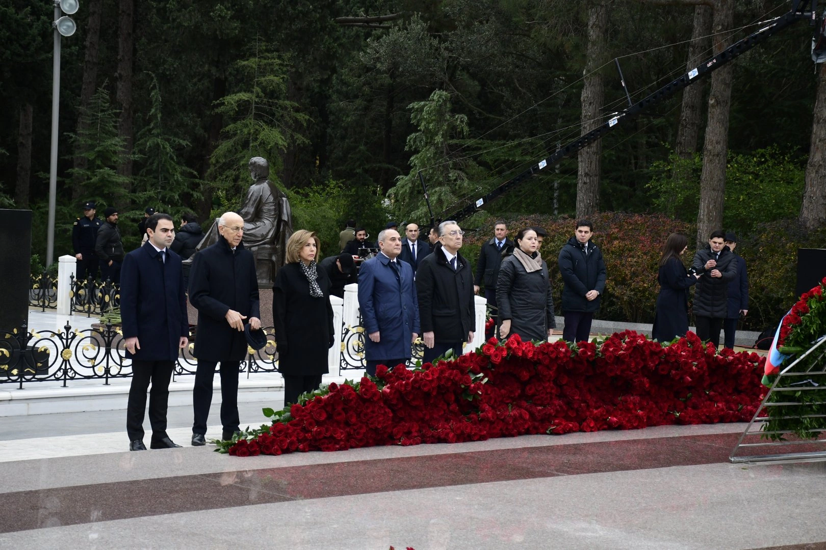 New Azerbaijan Party representatives honor National Leader Heydar Aliyev's memory (PHOTO)
