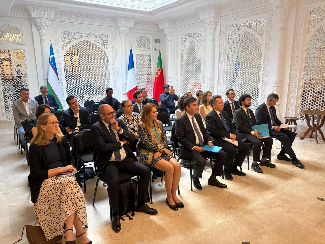 Uzbekistan, France explore IT and outsourcing opportunities