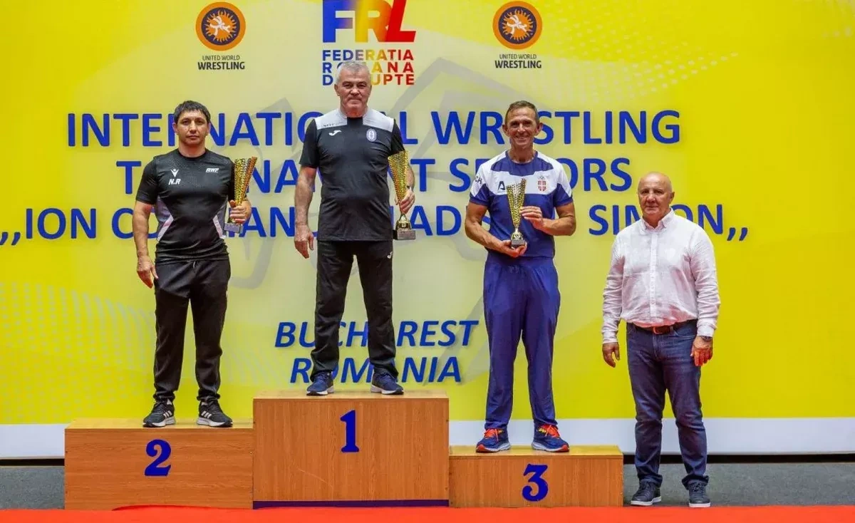 Azerbaijani wrestlers put on strong show in Romania, win five medals