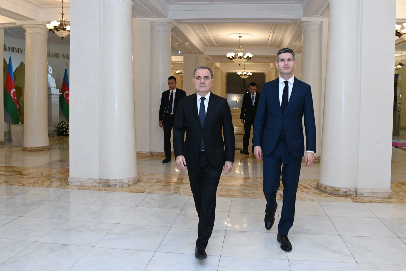 Azerbaijan, Netherlands discuss expanding bilateral cooperation (PHOTO)