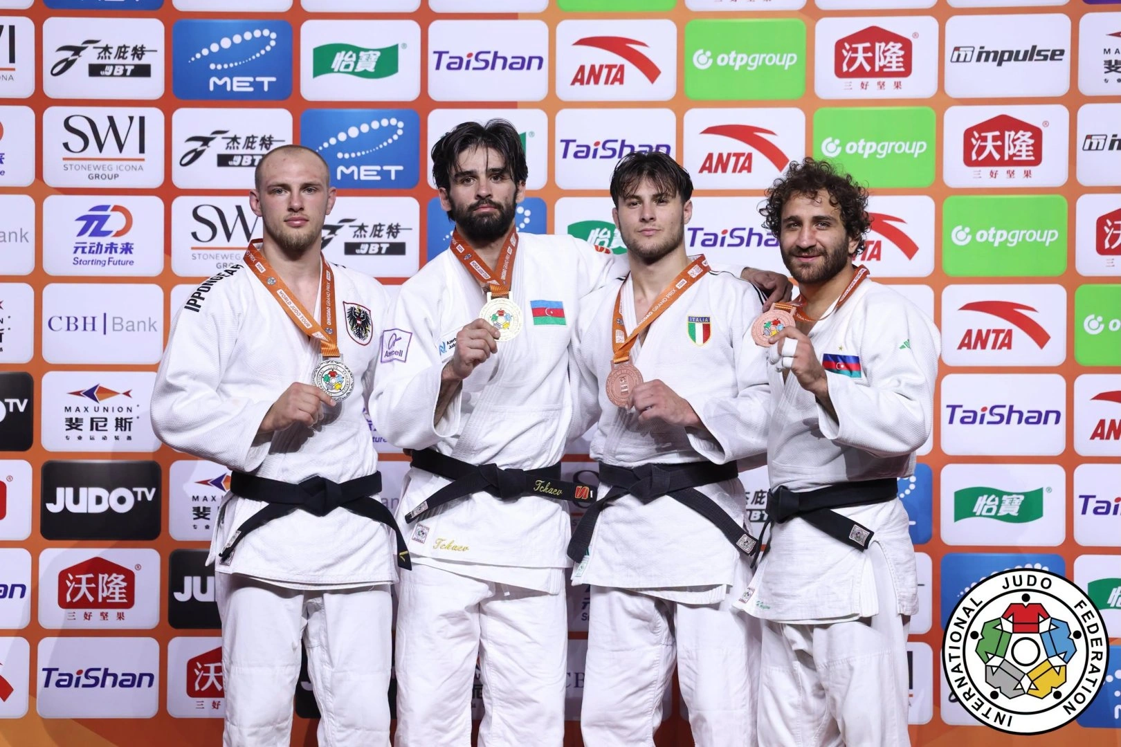Azerbaijani judokas complete second day of Grand Prix with gold and bronze medals