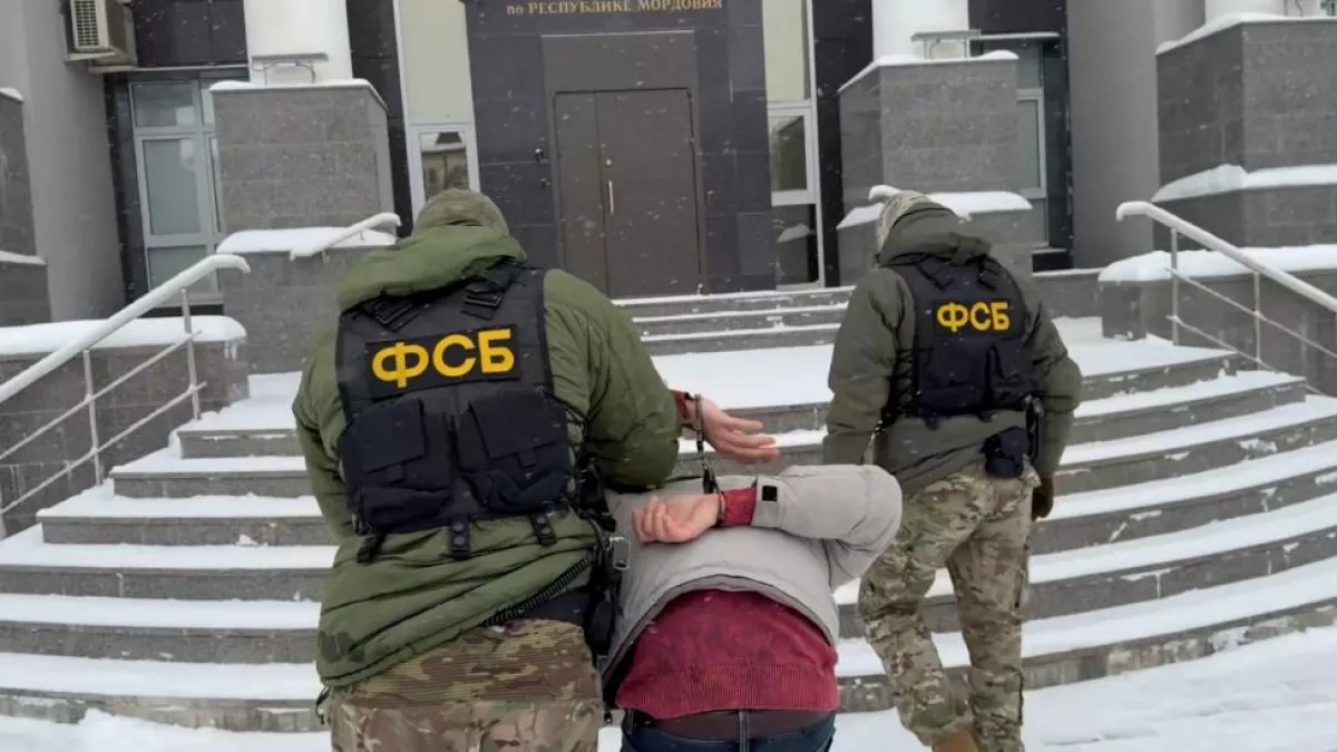 Russia detains resident on treason charges