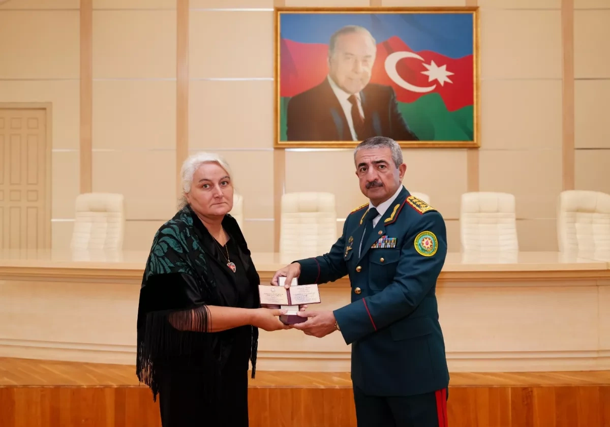 Families of fallen Azerbaijani border guards receive state orders PHOTO