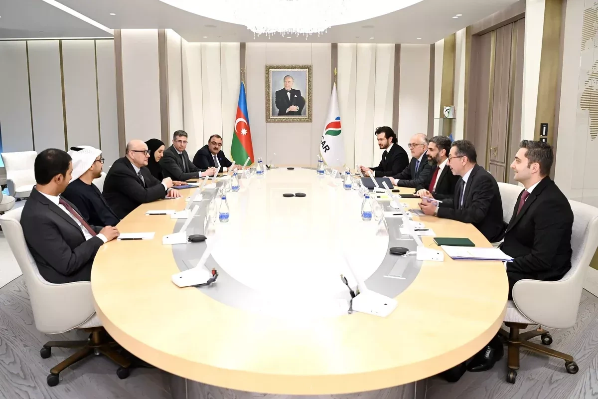SOCAR, Masdar leaders meet to discuss renewable energy expansion in Azerbaijan PHOTO