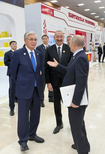 President Ilham Aliyev views national stands of CIS member states in Turkmenbashi (PHOTO)