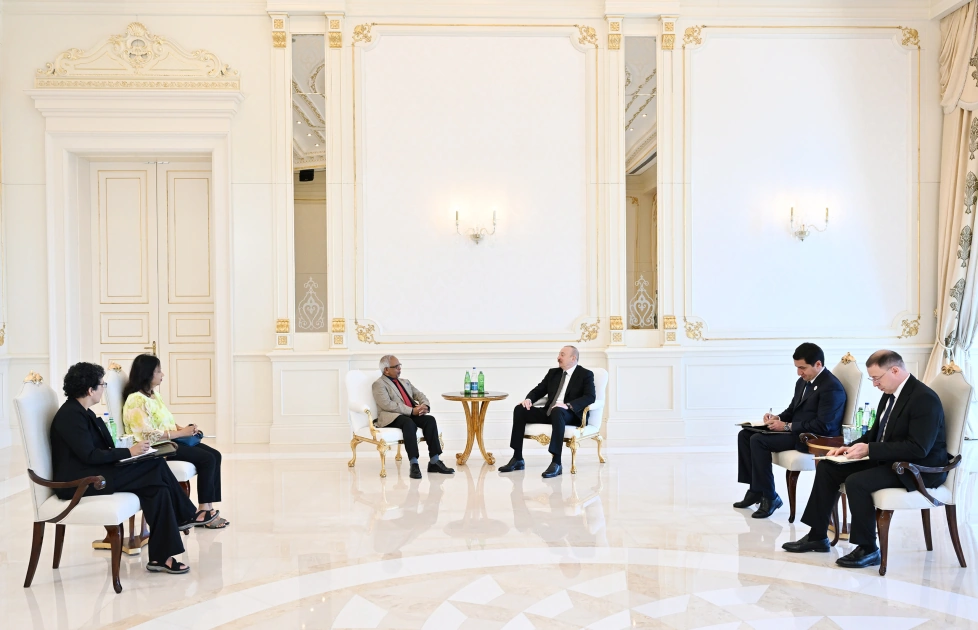 President Ilham Aliyev meets with President of Mauritius (PHOTO)