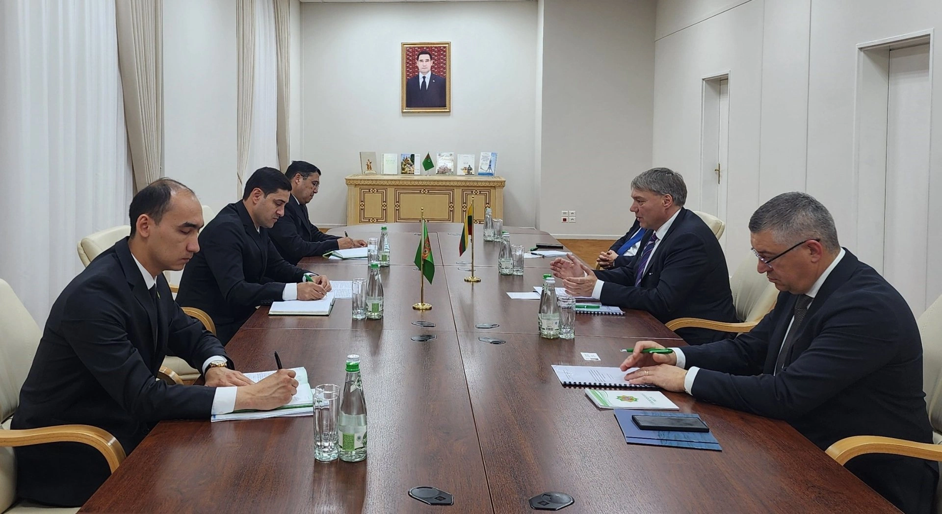 Turkmenistan, Lithuania discuss trade, transport cooperation via Central Asia-EU format