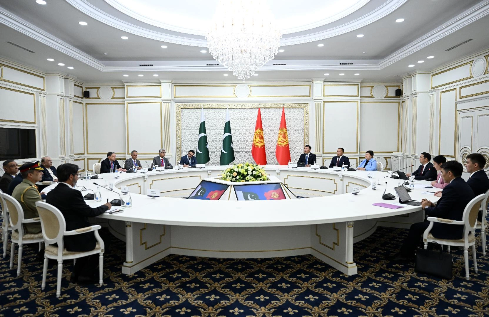Kyrgyzstan, Pakistan discuss expanding economic cooperation