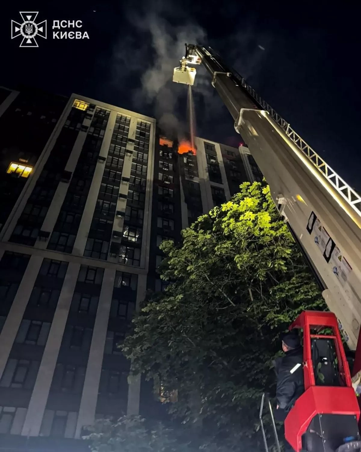 Russian attack sets Kyiv neighborhoods ablaze, killing 4, wounding 58 PHOTO