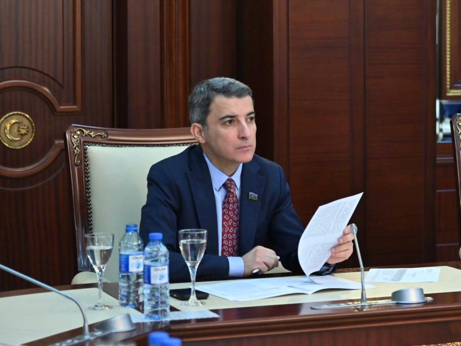 Azerbaijan calls for state program on lessons' content and interactive study for children