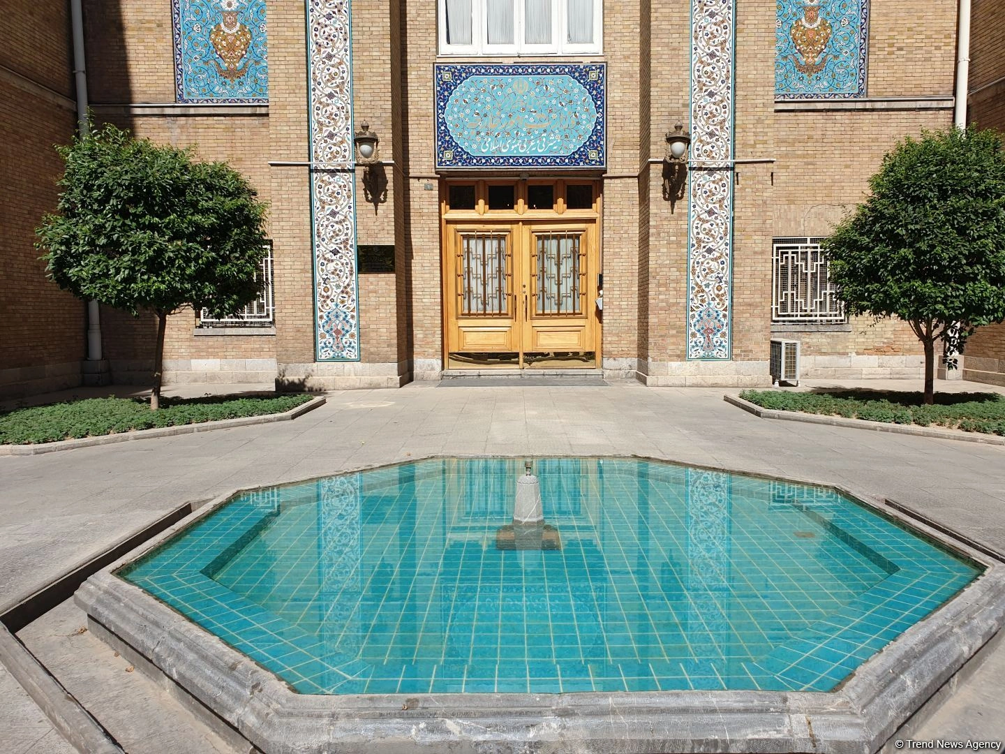 Iran vows to defend sovereignty and territorial integrity against U.S.