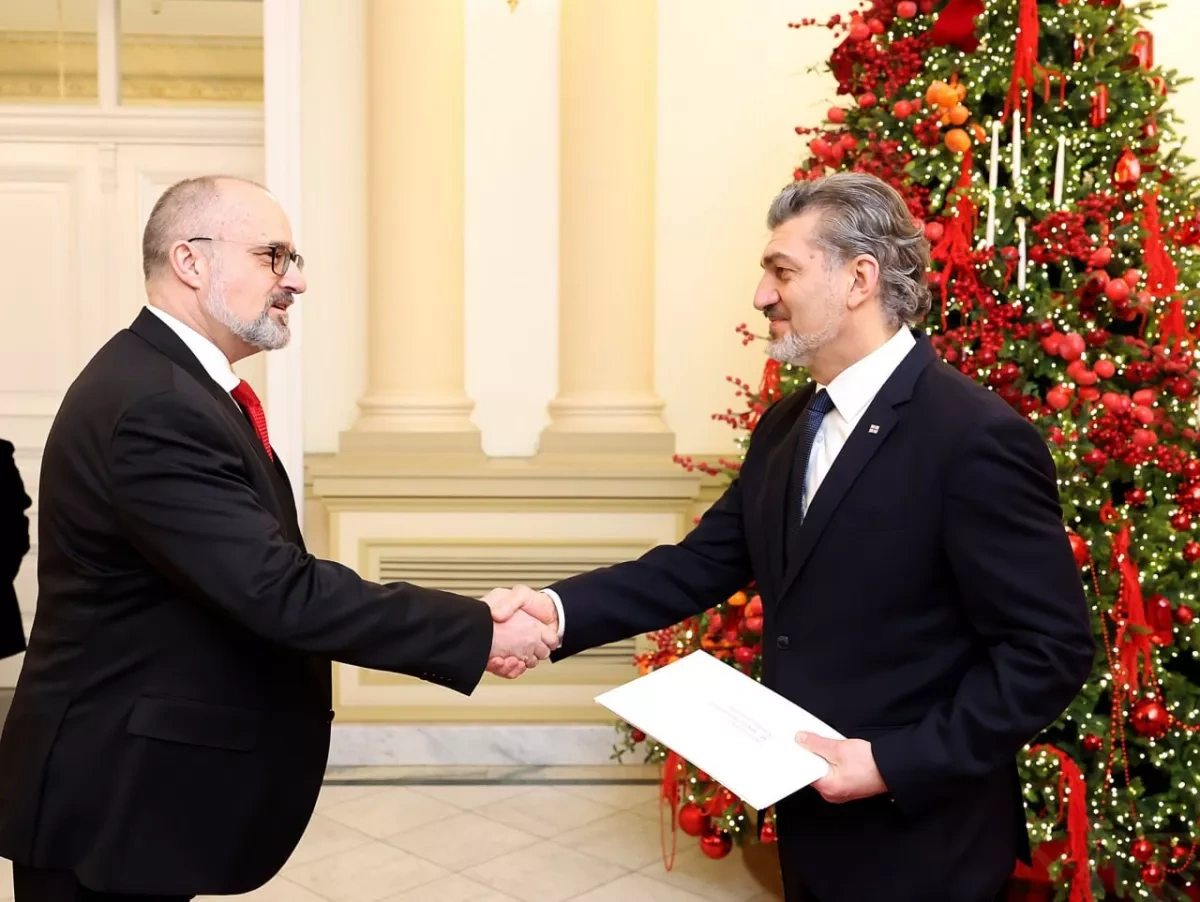 Georgian president receives credentials from ambassadors of six states