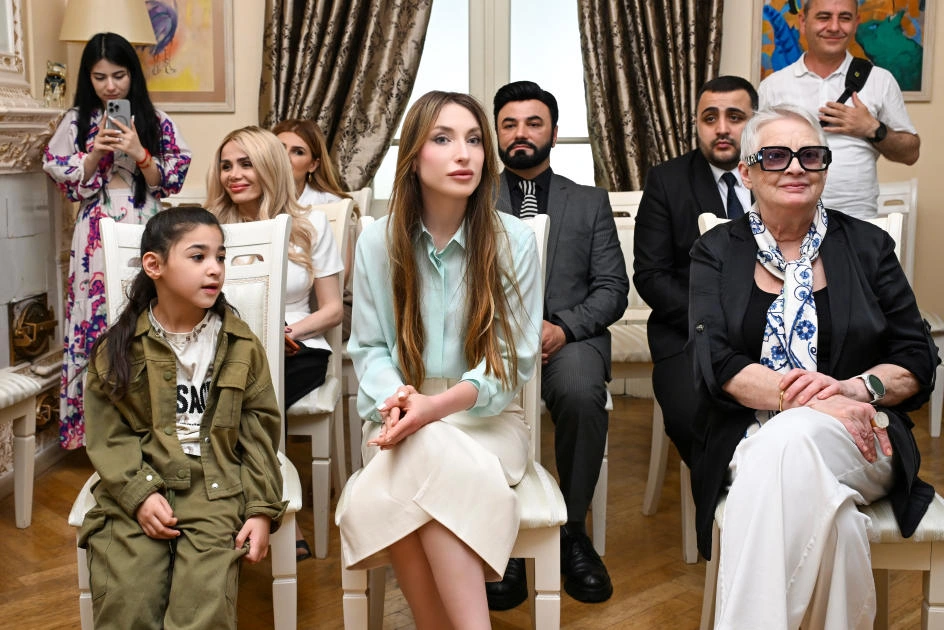 Alena Aliyeva takes part in charity master class for children at Maksud Ibragimbekov Creativity Center (PHOTO)