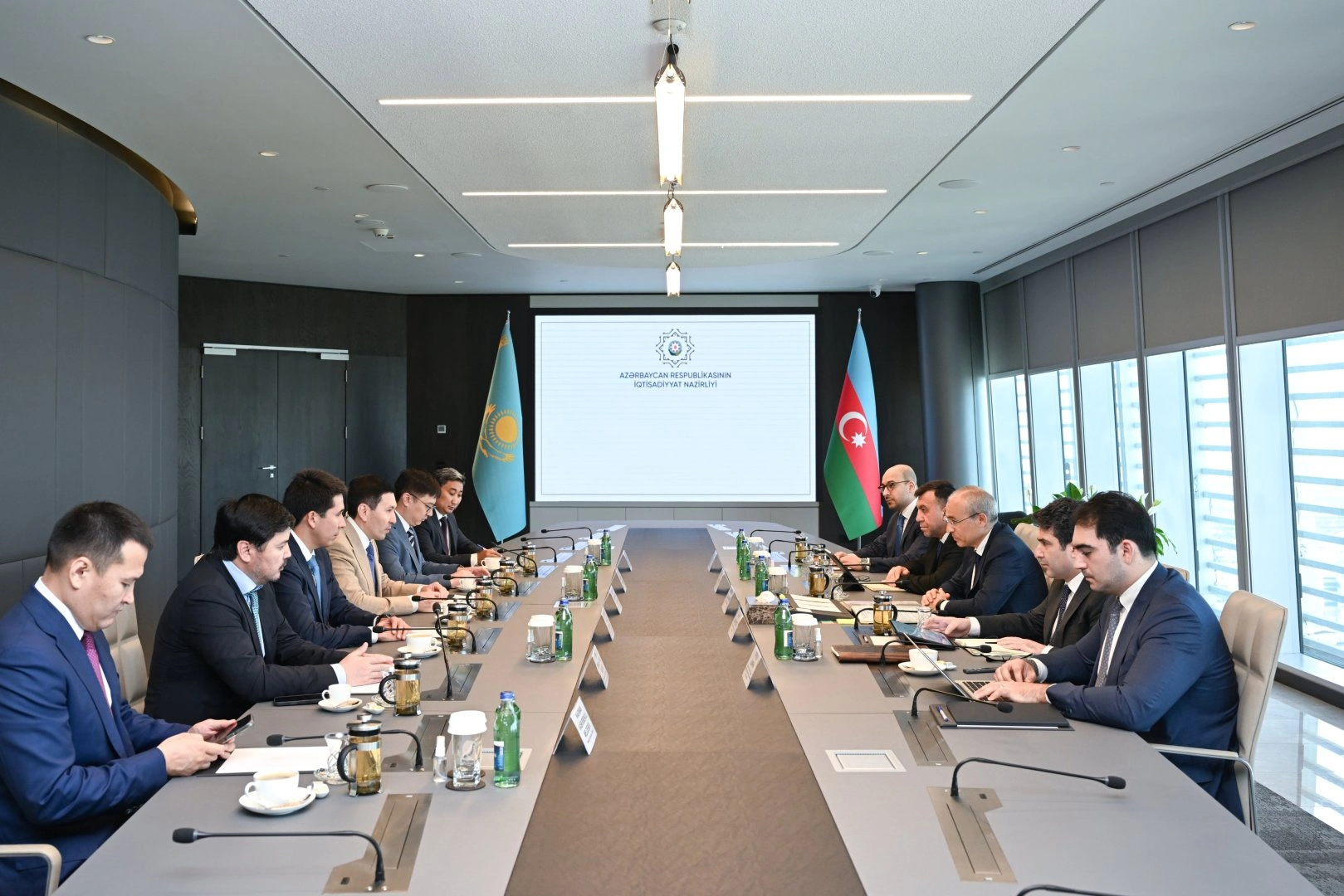 Azerbaijan and Kazakhstan brainstorm expansion of investment cooperation