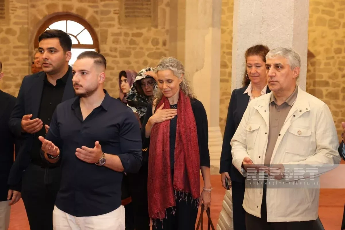 Diplomats from Muslim countries pray in Azerbaijan’s Shusha mosque PHOTO