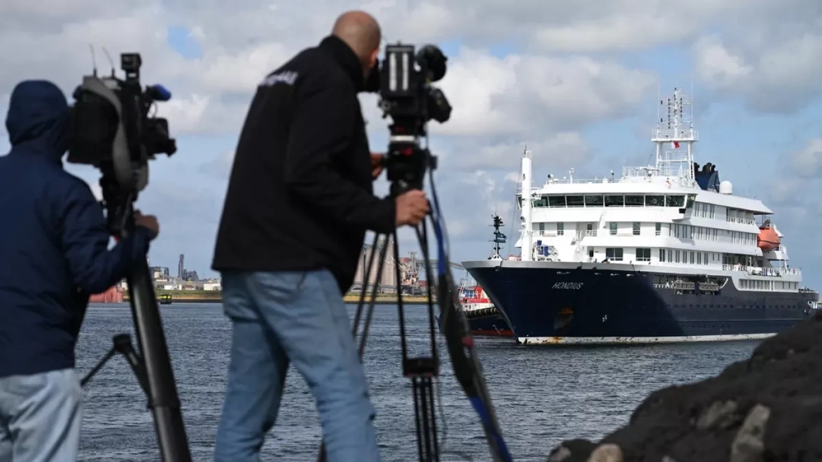 Hantavirus-hit cruise ship arrives in Rotterdam for full disinfection