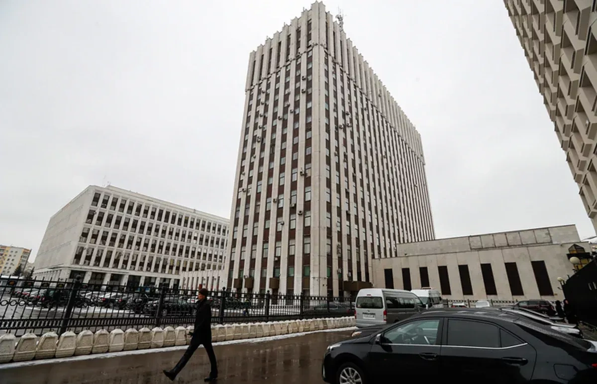 Russia blacklists journalist, online project as foreign agents
