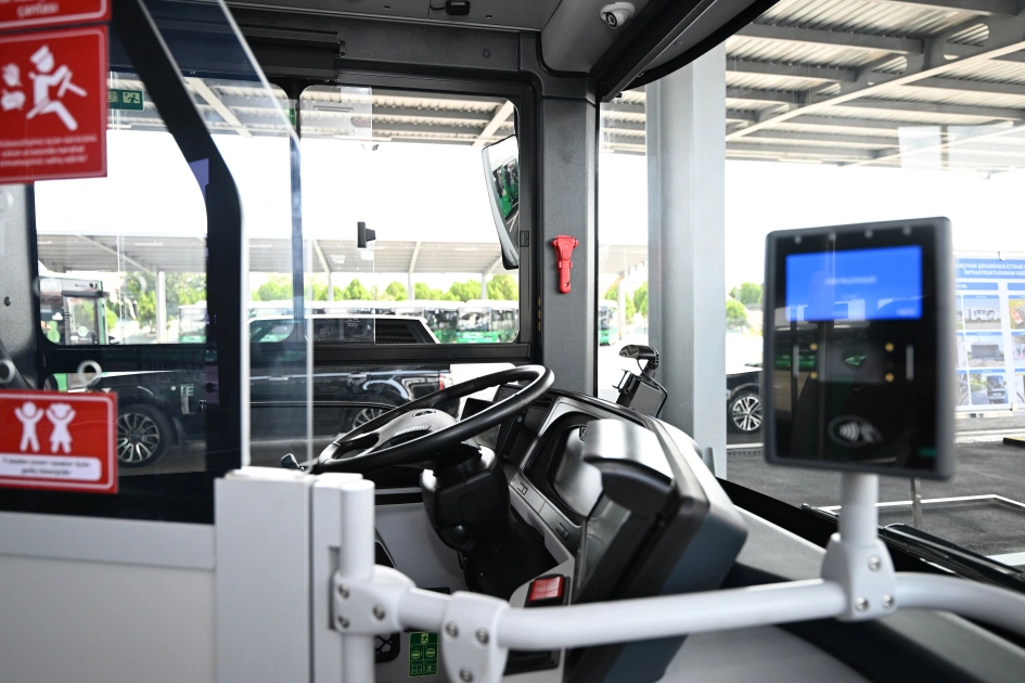 President Ilham Aliyev, First Lady Mehriban Aliyeva view new electric buses and inspect reconstruction progress of railway infrastructure in Nakhchivan (PHOTO)