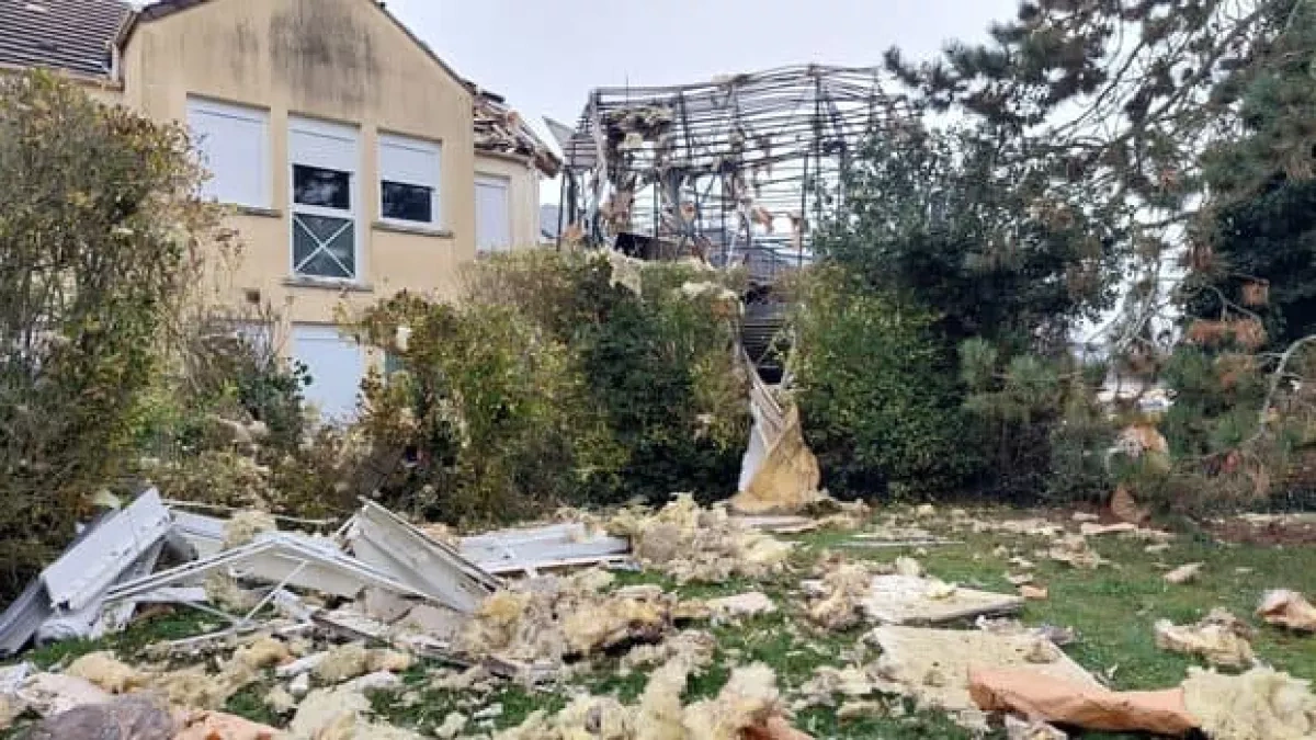 Four in critical condition after blast destroys house near Paris PHOTO