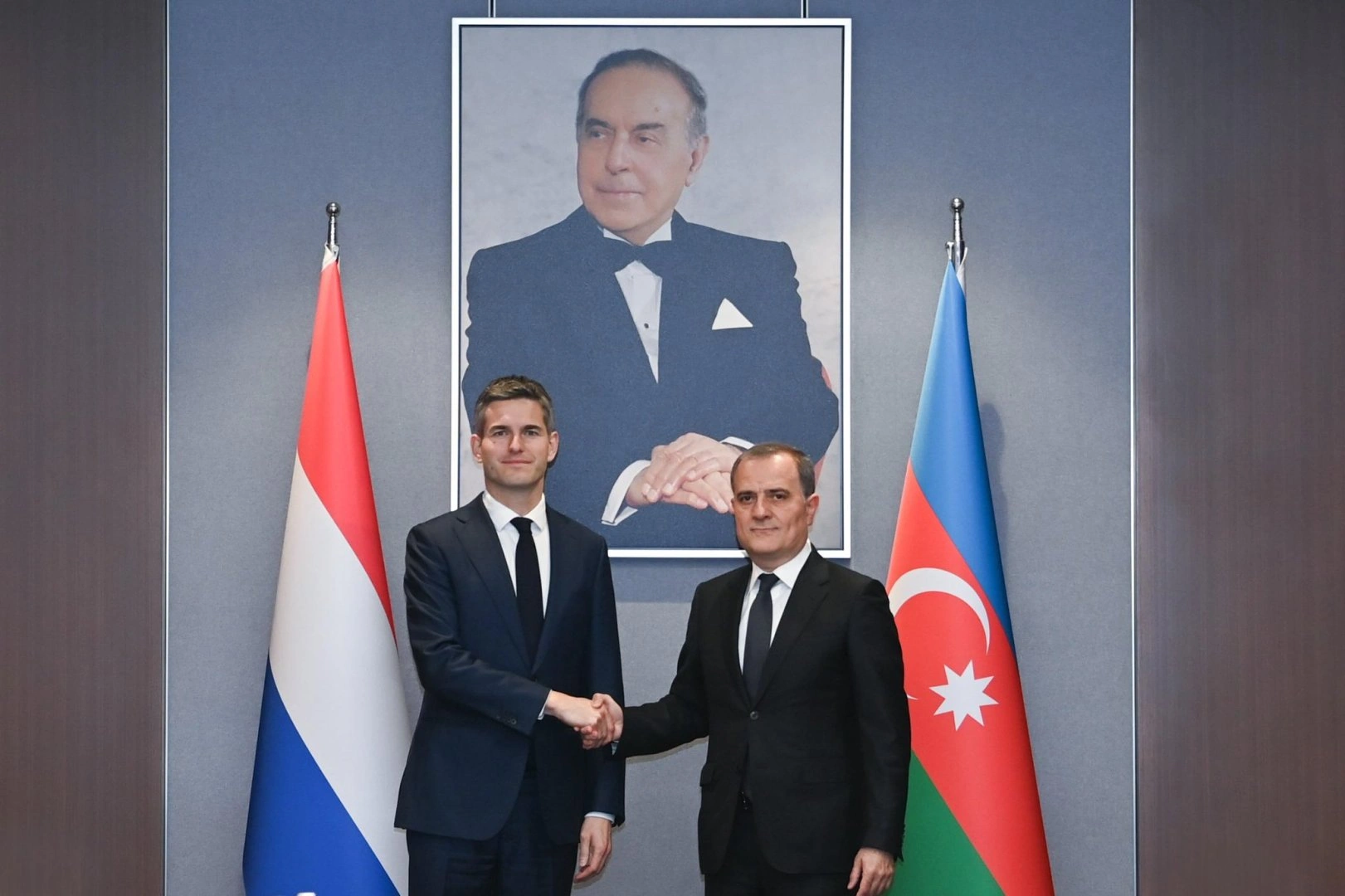 Azerbaijan, Netherlands discuss expanding bilateral cooperation (PHOTO)