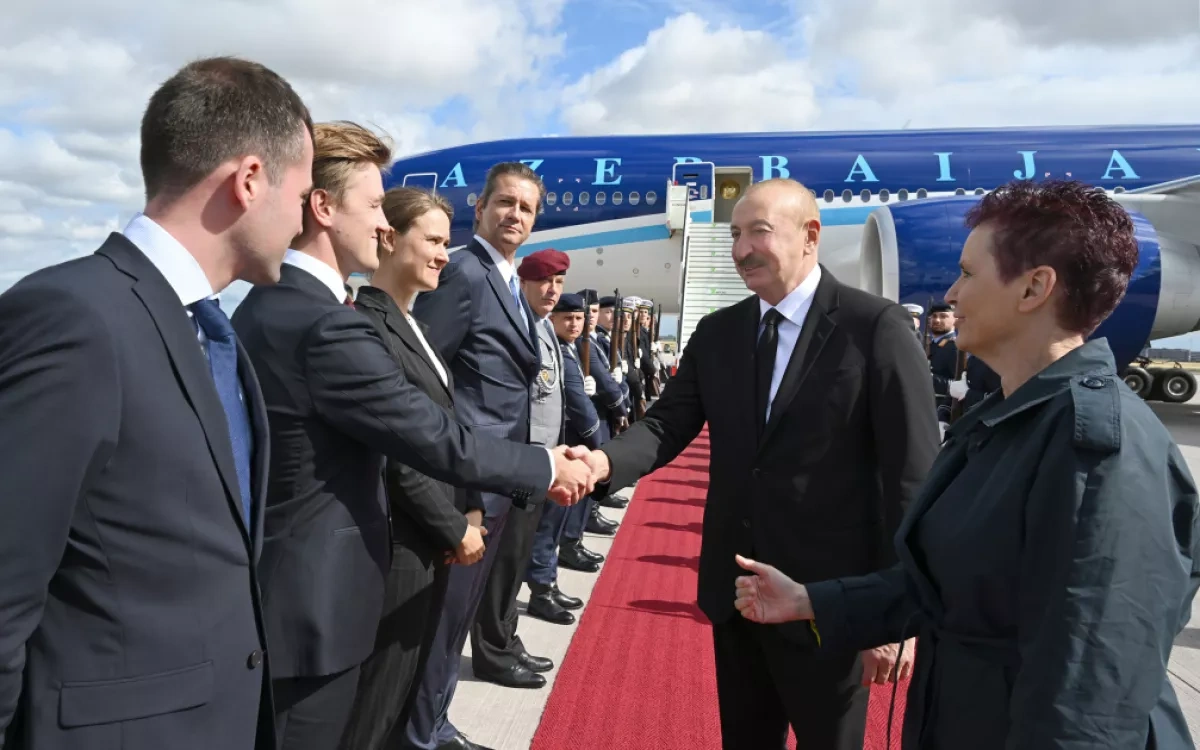 President Ilham Aliyev arrives in Germany on official visit PHOTO