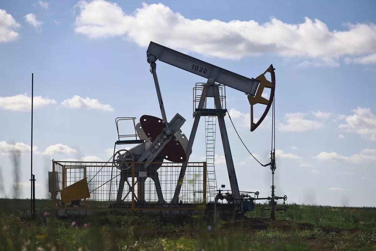 Russia slashes oil output as drone strikes hit key ports, refineries