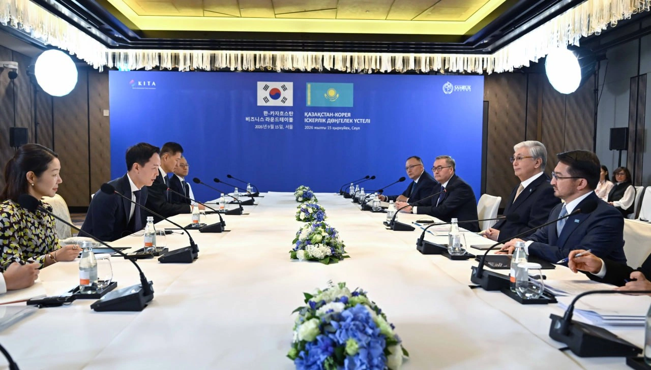 Kazakhstan's Tokayev proposes joint projects to Hanwha Group