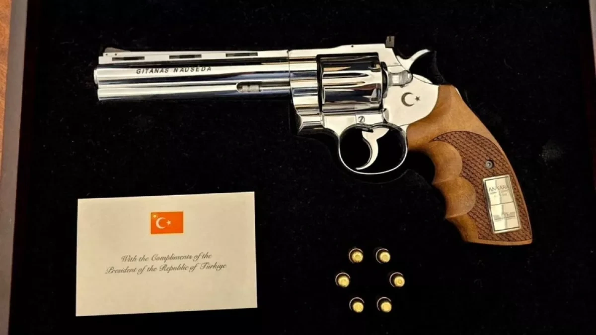 Finnish president to donate revolver gifted by Erdoğan to museum