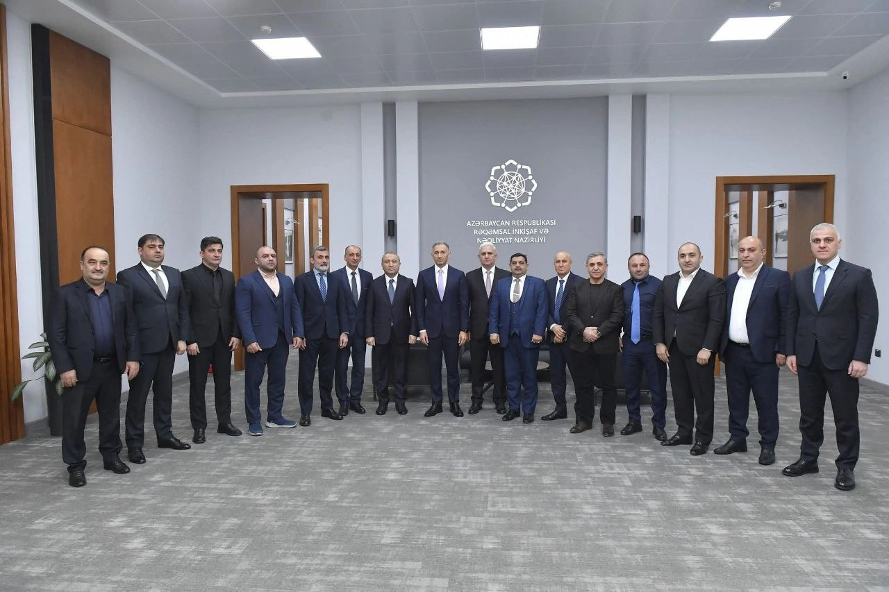 Azerbaijani officials analyze current state of int'l road freight transport