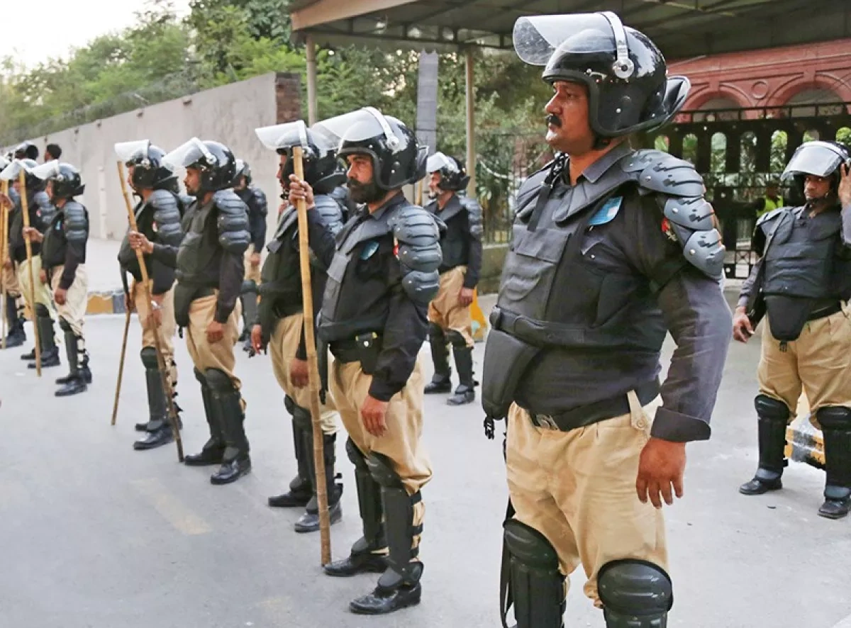 Suicide bombing at security facility in Pakistan kills at least nine personnel