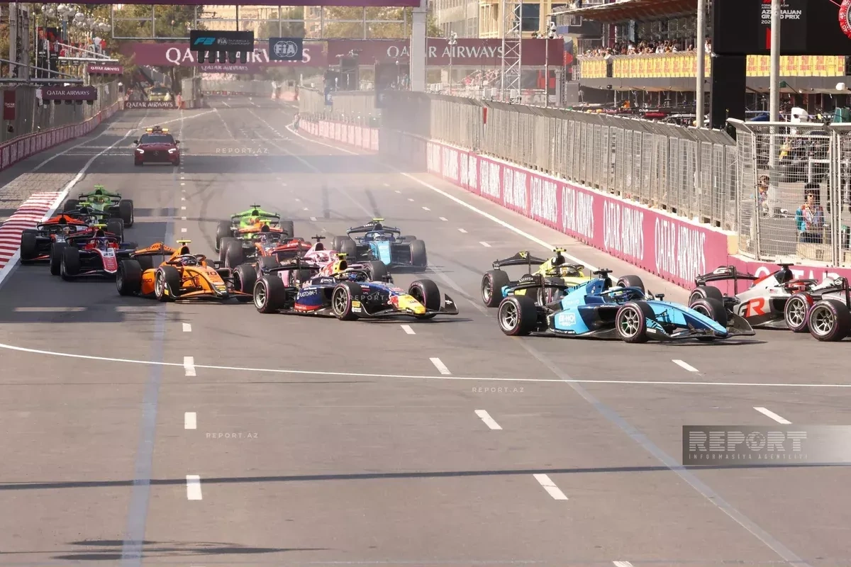 John Bennett crashes out of second F2 Feature Race in Baku PHOTO