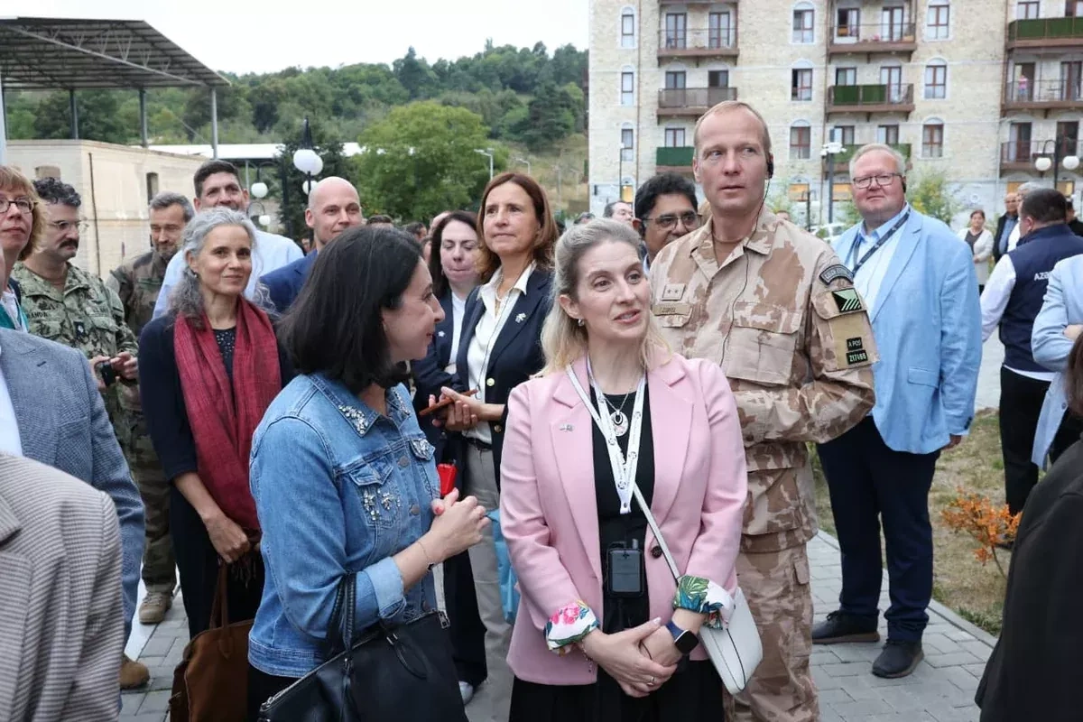 Foreign diplomats see Shusha’s new residential face PHOTO