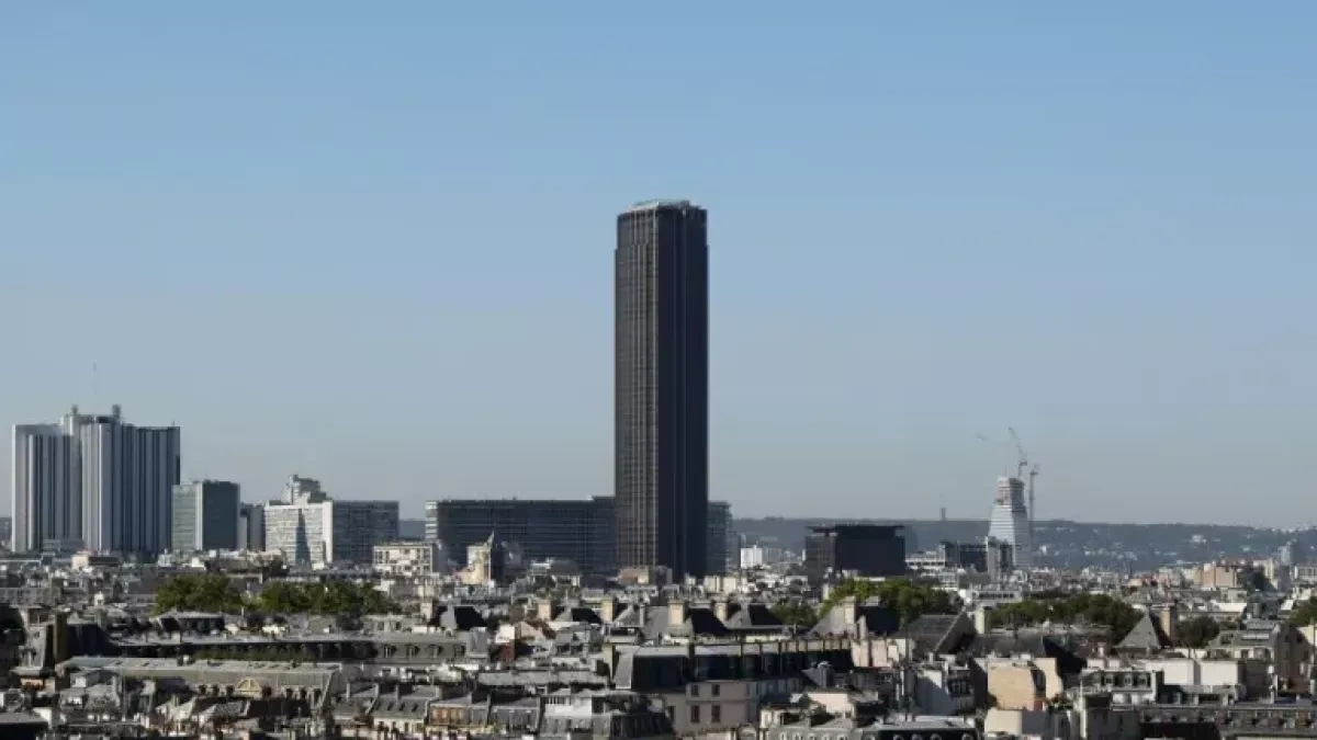 Key Paris landmarks cleared as bomb threats trigger evacuations