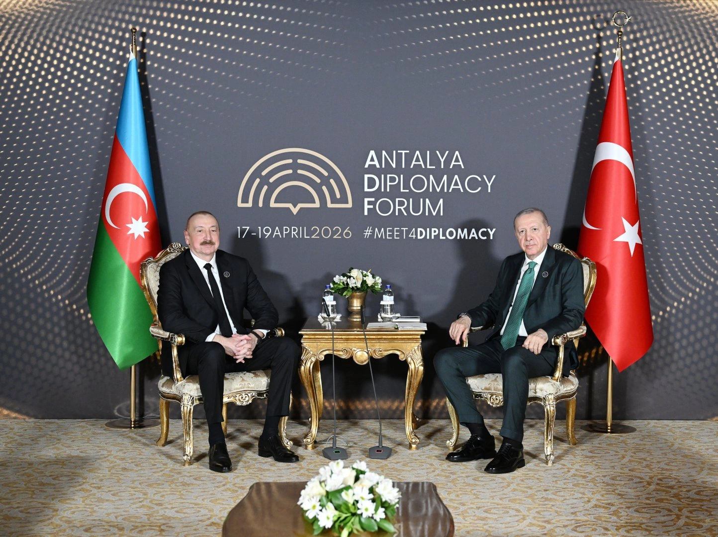 President Ilham Aliyev and Turkish President Recep Tayyip Erdogan meet in Antalya (PHOTO)