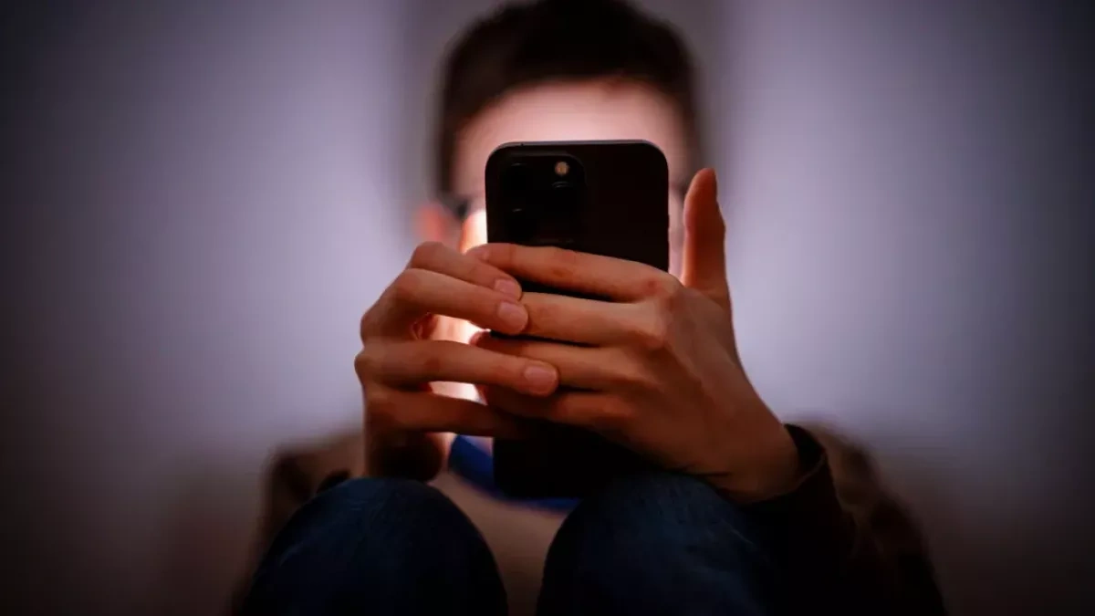 UK gives tech giants three months to block nude images for children