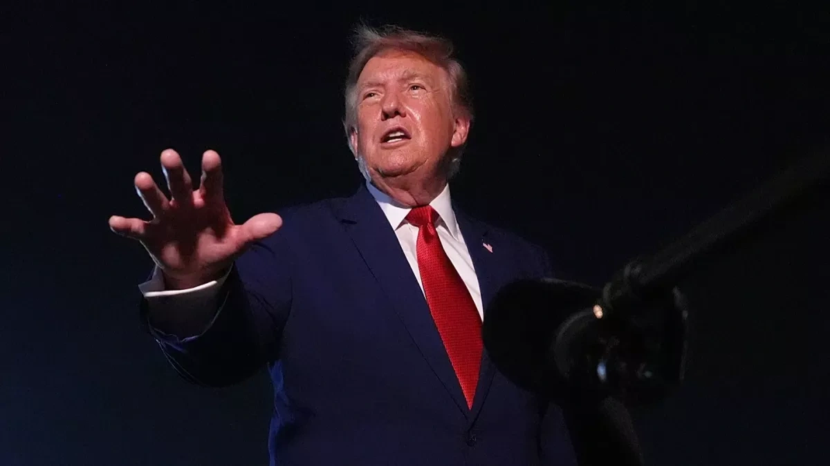 Trump plays his cards ahead of midterms Money, tariffs and the fight against Democrats
