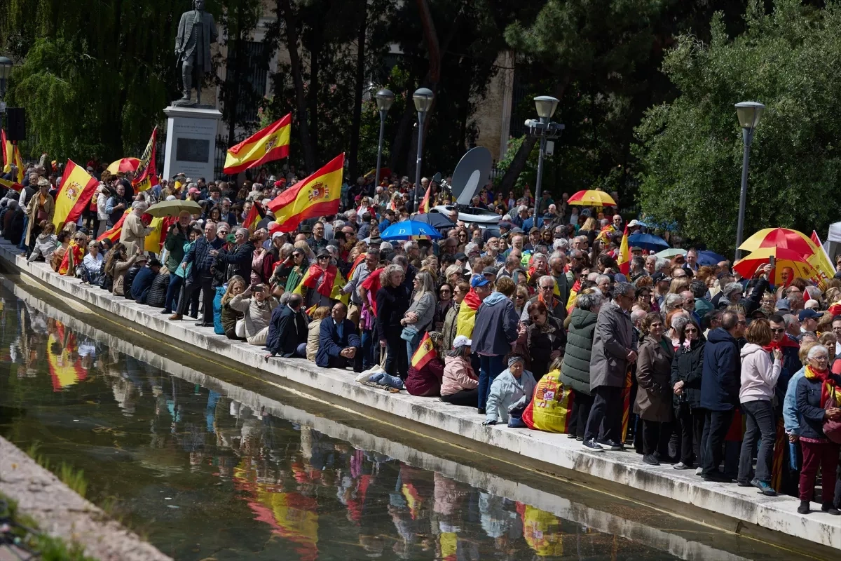 Hundreds rally in Madrid demanding resignation of Spanish prime minister