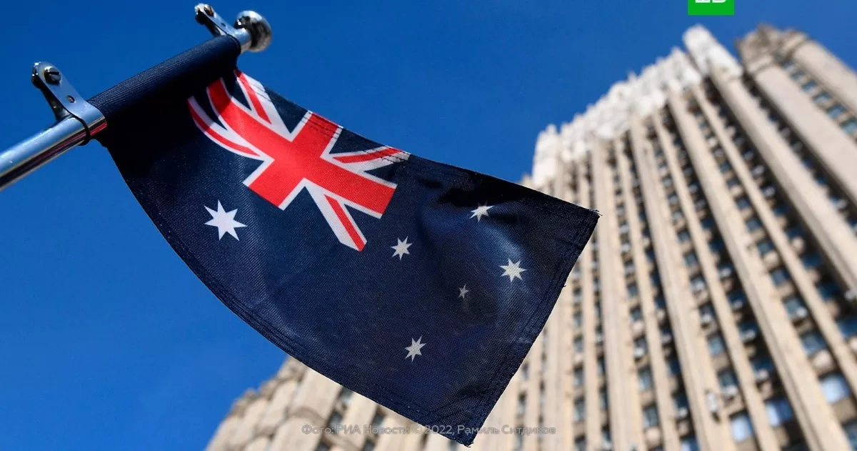 Australia urges citizens to leave Iran immediately as exits narrow