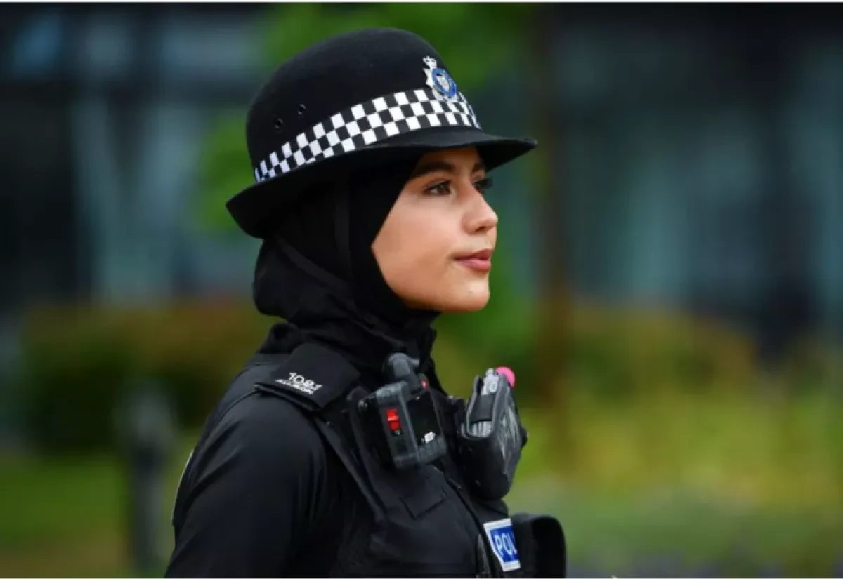 UK police introduce new hijab with magnetic quick release for officers