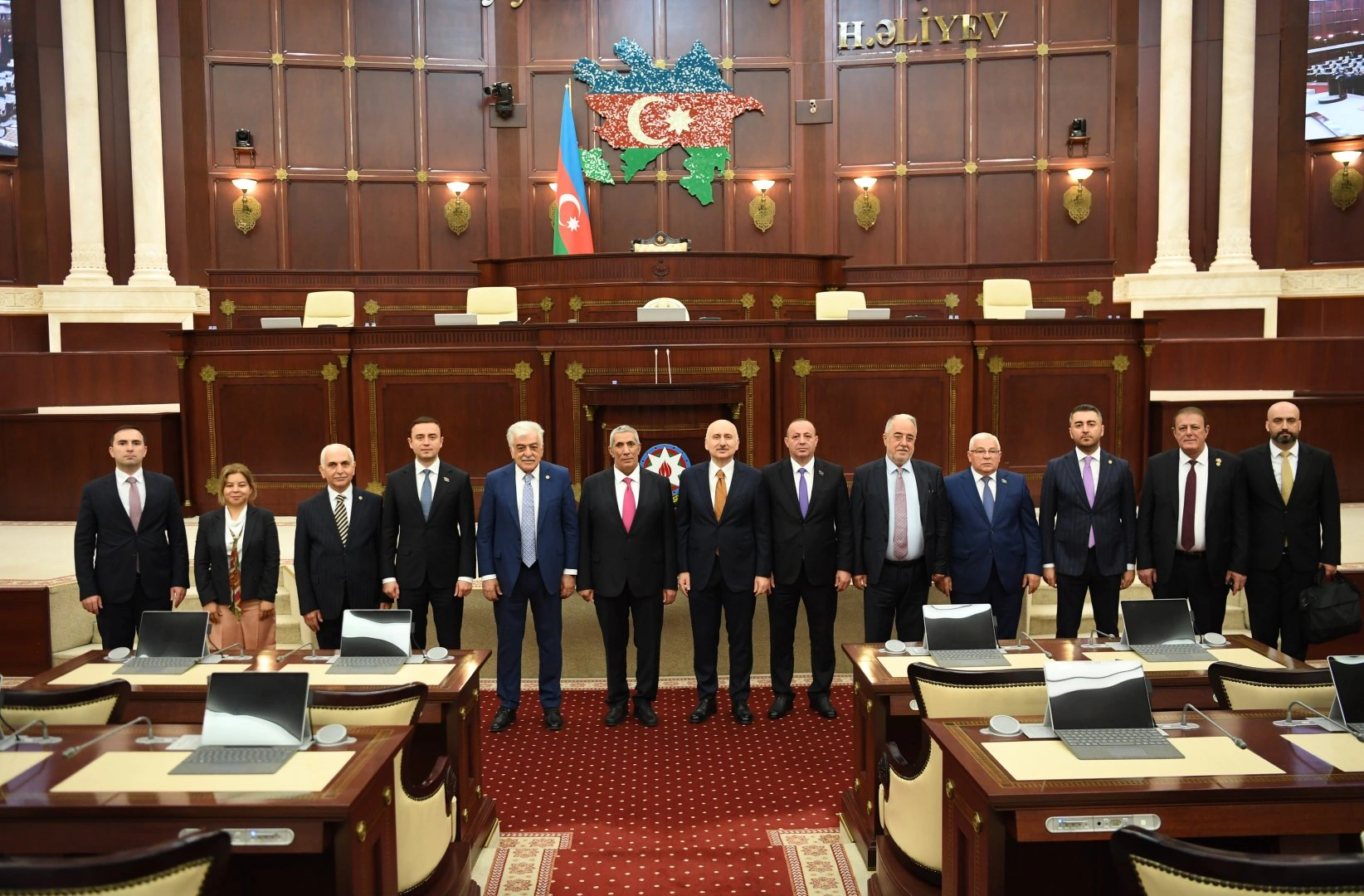 Azerbaijani Parliament holds meeting with Turkish delegation (PHOTO)