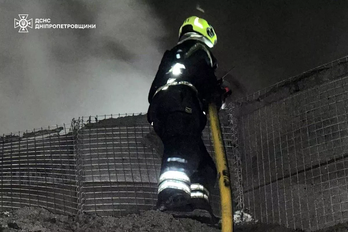 Massive overnight strike hits Ukraine's Dnipropetrovsk region, two injured photo