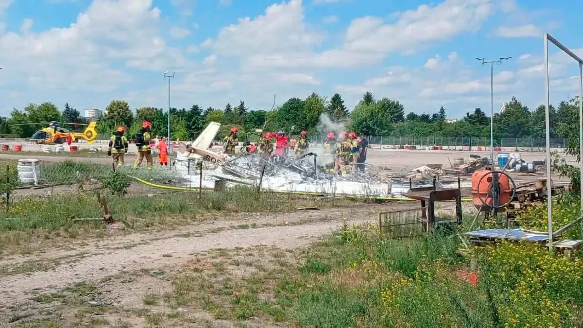Fatal plane crash in Warsaw leaves two dead, two injured PHOTO